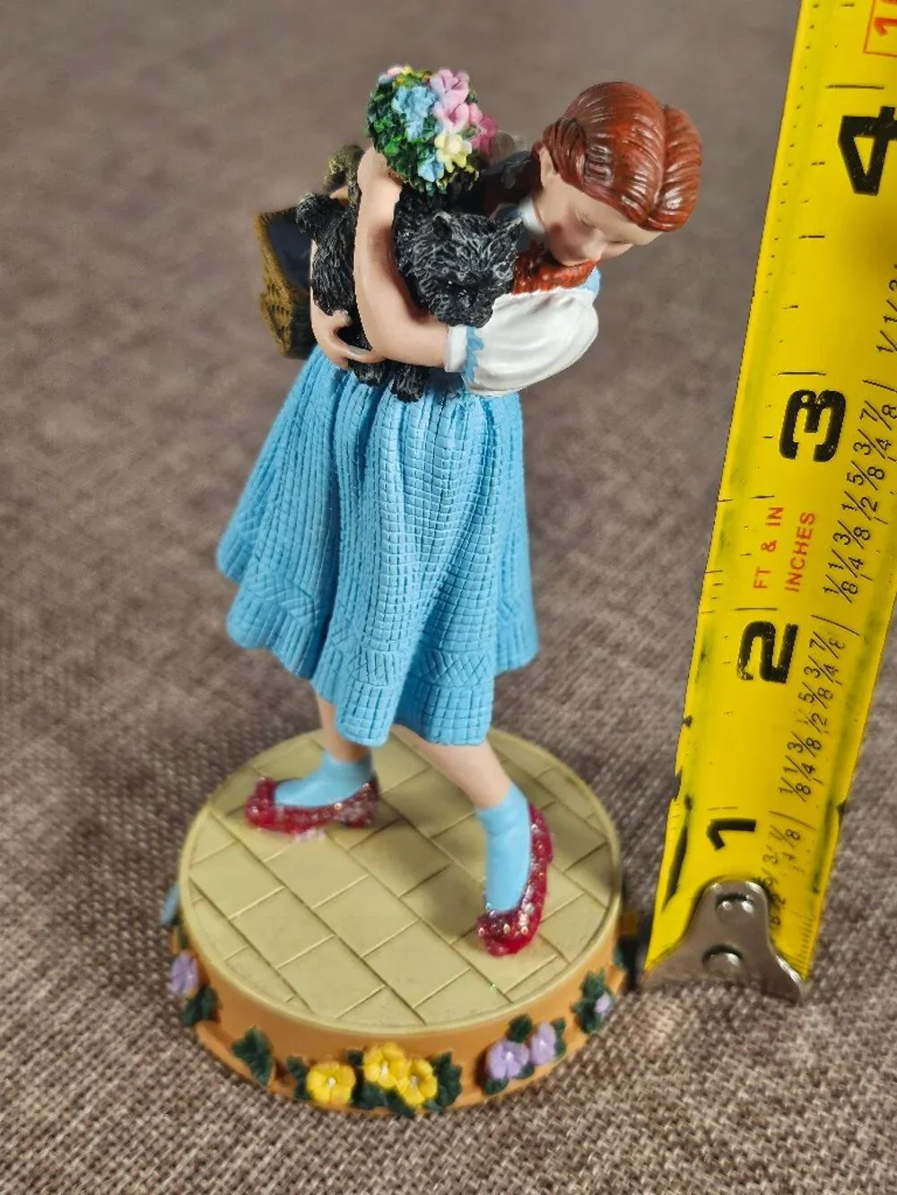 Enesco 1999 Wizard of Oz Dorothy And Toto Resin Figurine Number 948314 Boxed